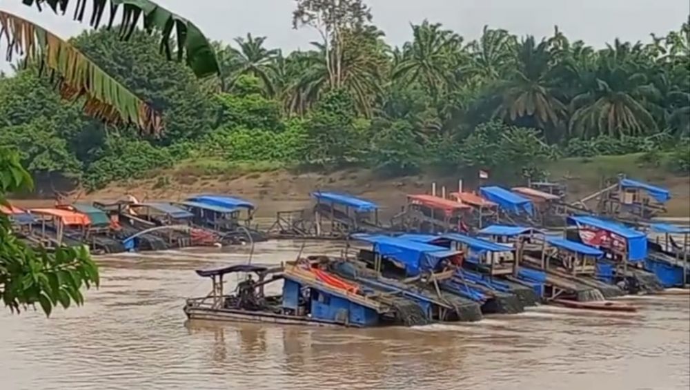 Viral! Warga Usir Puluhan Dompeng PETI, Polisi Malah Dihadang Massa