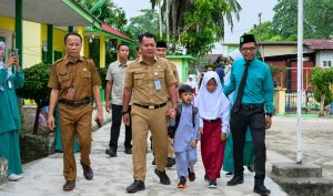 Wabup Tebo Ikut Gerakan Ayah Mengantar Anak, Dorong Peran Orang Tua dalam Pendidikan