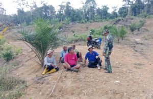 Ngobrol Bareng Petani, Satgas TMMD Pastikan Jalan yang Dibangun Bermanfaat