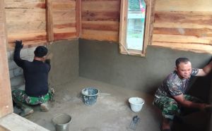 Sentuhan Tangan Prajurit TMMD Wujudkan Rumah Layak Huni untuk Maskur Hanapi