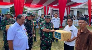 Kunjungi Lokasi TMMD di Bungo, Brigjen TNI Joni Triman Bawa Al-Qur'an dan Alat Olahraga