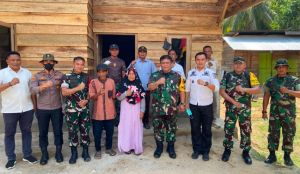 Senyum Bahagia Maskur Hanapi Sambut Tim Wasev di Rumah Baru Hasil TMMD