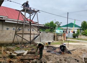 Air Bersih Segera Mengalir, Gotong Royong Satgas TMMD Bangun Tower Tandon yang Kokoh