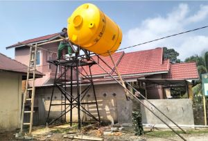 Satgas TMMD Angkat Tandon 5.300 Liter untuk Air Bersih Warga Tanjung Agung