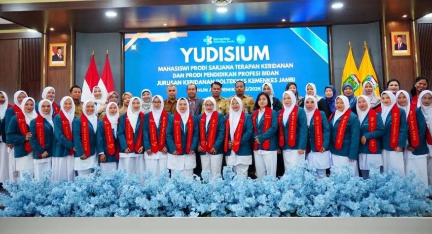 Hadiri Yudisium Kebidanan, Wabup Tebo Nazar Efendi Dorong Lulusan Mengabdi ke Masyarakat