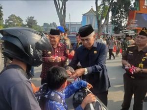 Pemkot Jambi Bagikan 4.000 Bendera Merah Putih Gratis