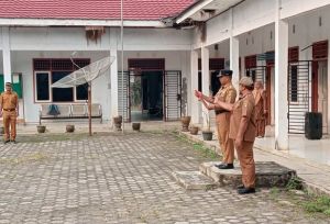 Camat Tanah Sepenggal Lintas Sulaiman, AS, S.Sos Tekankan Disiplin dan Tanggung Jawab Saat Apel Pagi