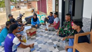 Komsos di Desa Kandang, Babinsa Ingatkan Warga Waspadai Dampak Cuaca Kurang Bersahabat