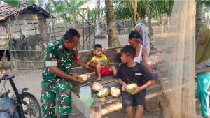 Babinsa Tanjung Aur Sebrang Edukasi Warga Cegah Stunting, Tekankan Pentingnya Gizi Anak
