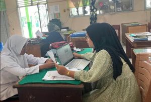 Di Tengah Kabut Asap, MTsN 7 Bungo Tetap Genjot Pembinaan OMI Bidang Sains