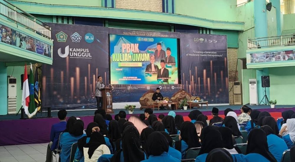 Wakil Rektor UIN STS Jambi Buka PBAK dan Kuliah Umum Fakultas Syari’ah