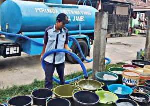 960 Ribu Liter Air Disalurkan, Pemkot Jambi Perkuat Distribusi ke Wilayah Kekeringan