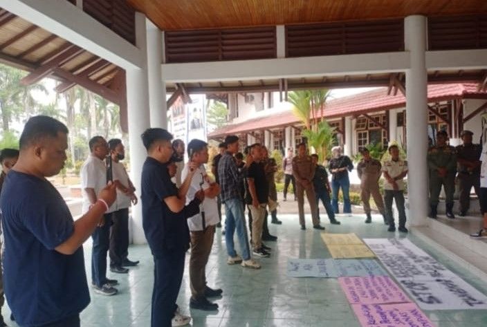 INAKOR-Gempur Kritik DPRD Bungo Belum Gelar RDP Dugaan Pemukulan Warga oleh Karyawan PT KIM