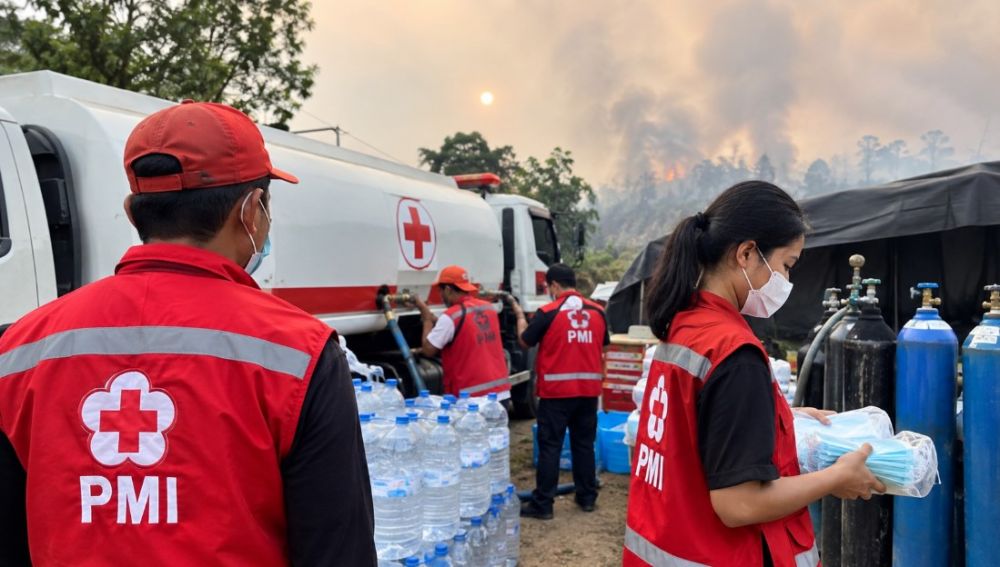 PMI Jambi Siagakan Air Bersih, Masker dan Oksigen Hadapi Dampak Karhutla