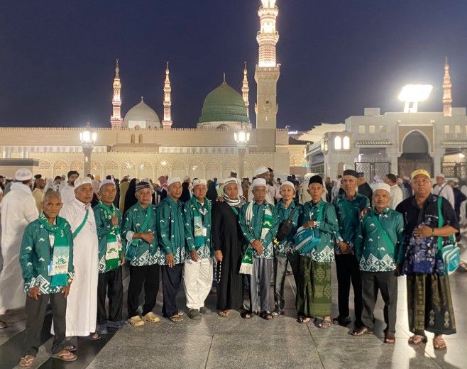 Jemaah Arasy Tour Panjatkan Doa agar Anak-Cucu Menyusul ke Tanah Suci