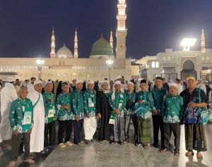 Jemaah Arasy Tour Panjatkan Doa agar Anak-Cucu Menyusul ke Tanah Suci