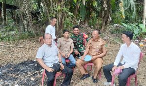 Jaga Keharmonisan Desa, Babinsa Pasir Mayang Aktif Sambangi Warga