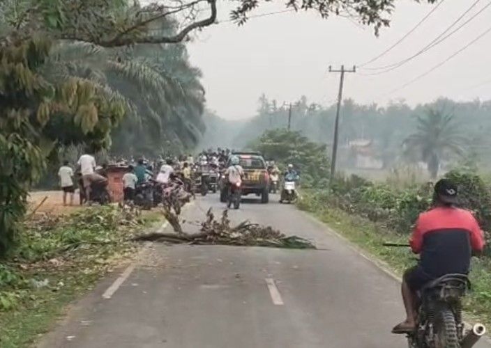 Penolakan PETI Kembali Memanas, Warga Puntikalo Blokir Jalan Padang Lamo