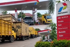 SPBU di Bungo Diduga Istimewakan Pelangsir Solar Subsidi, Warga Soroti Praktik Jual Beli Nomor Antre