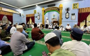 Safari Subuh di Masjid Riyadul Jannah, Al Haris Serahkan Bantuan untuk Anak Yatim dan Lansia